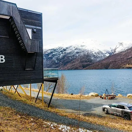 Mikrohyttene I Akrafjorden אכסניה Etnesjoen