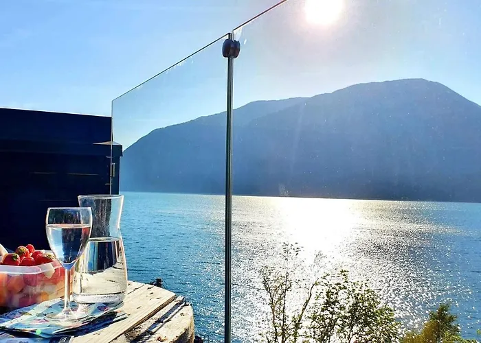Mikrohyttene I Akrafjorden * Etnesjoen