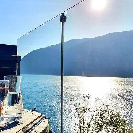 Mikrohyttene I Akrafjorden * Etnesjoen
