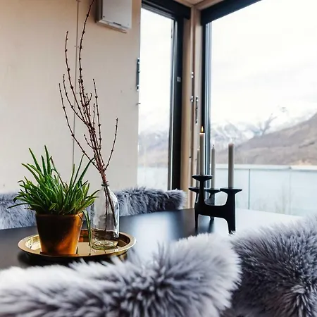 Lodge Mikrohyttene I Akrafjorden Etnesjoen